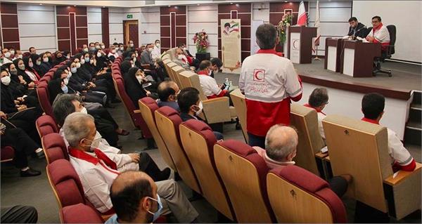 نشست صمیمانه رئیس جمعیت هلال احمر با کارکنان سازمان تدارکات پزشکی برگزار شد