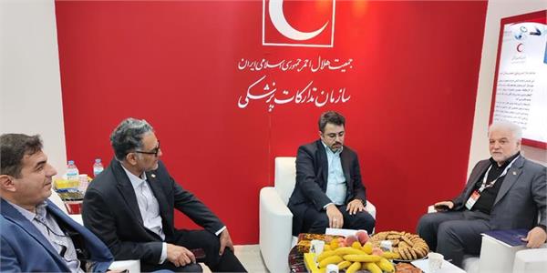 بازدید مدیرعامل سازمان تدارکات پزشکی از غرفه شرکت های تابعه در همایش داروسازان کشور