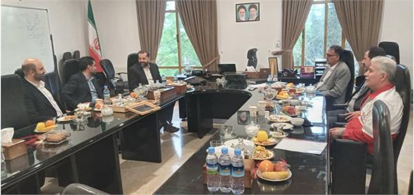 جلسه دکتر صابونی مدیر عامل  شرکت رازک