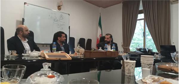 جلسه دکتر صابونی مدیر عامل  شرکت رازک