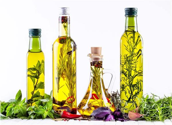 ارتقای سطح کمی و کیفی،  توسعه و بهبود  سبد  تامین و برای اولین بار سرمایه گذاری در خرید تجهیزات و تولید روغن های گیاهی و اسانس گیاهان دارویی،  از برنامه های شرکت سها جیسا در تحقق شعار سال 1404