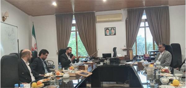 جلسه دکتر صابونی مدیر عامل  شرکت رازک