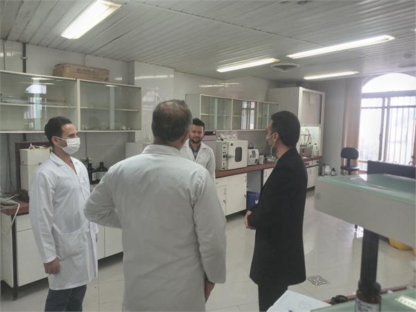 بازدید دکتر غفارزاادگان از آزمایشگاه